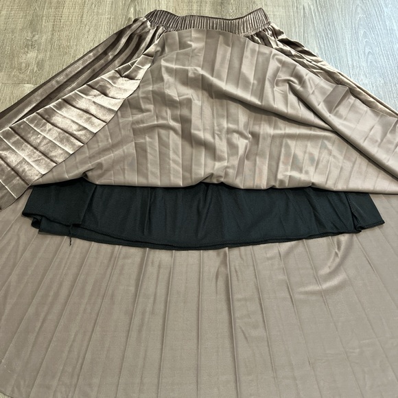 Vintage Metallic Velvet Pleated Elastic Waistband Brown Skirt Size XS - Picture 4 of 9